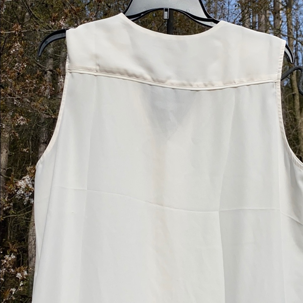 EUC sleeveless BR top - Picture 3 of 3